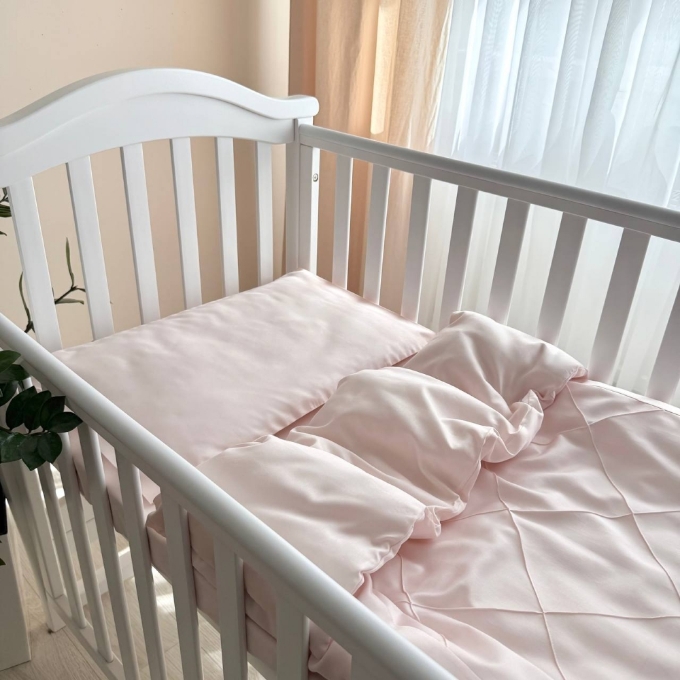 Set lenjerie de schimb pentru patut bebe 3 piese Velvet roz (3)